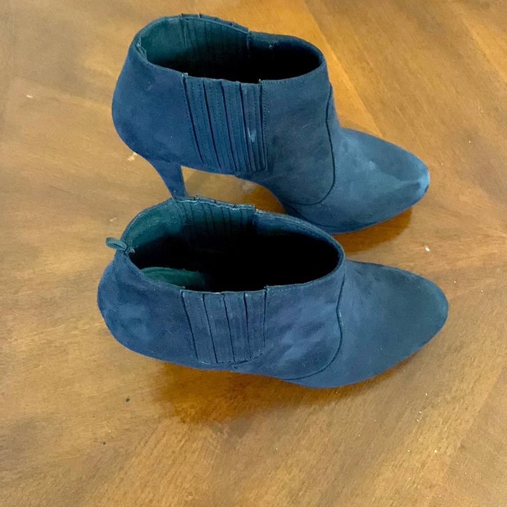 Black heeled (4 1/2") ankle boots, suede